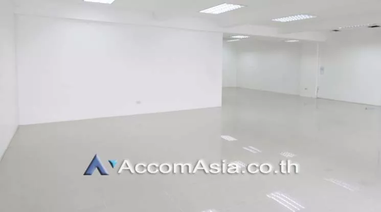 unit Studio  Office space For Rent in Sukhumvit, Bangkok  near BTS Phra khanong (AA17394)